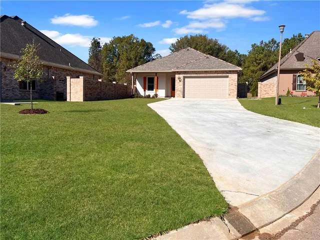 $3,200 | 285 Lourdes Lane, Covington, LA 70435