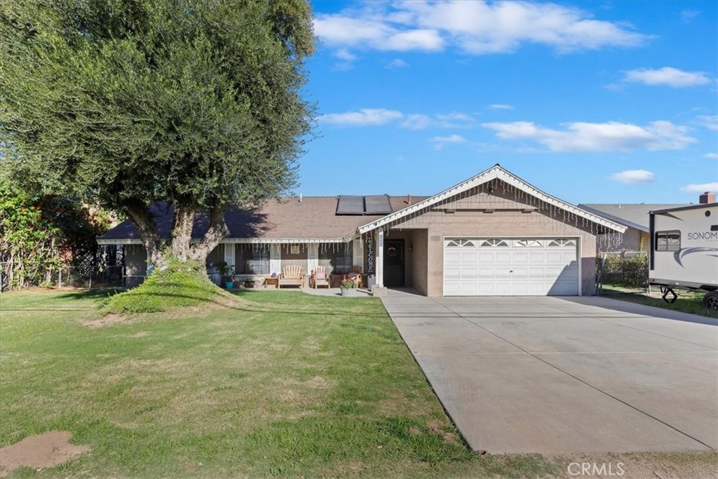 1441 Fifth Street Norco, CA 92860 - Photo 3 of 72 a view of a house with a yard