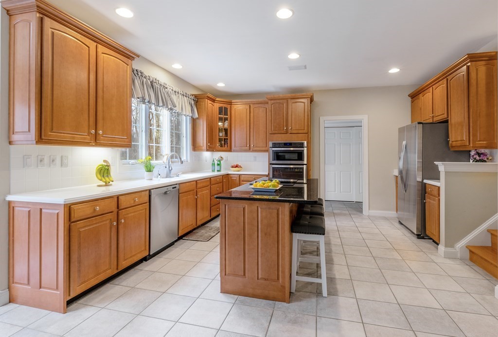 37 Greenwood Road Hopkinton, MA 01748 - Photo 4 of 40 Gallery Image 4