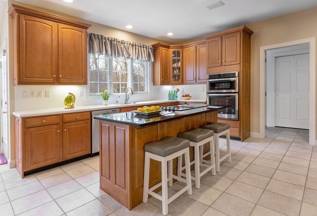 37 Greenwood Road Hopkinton, MA 01748 - Photo 5 of 40 Gallery Image 5