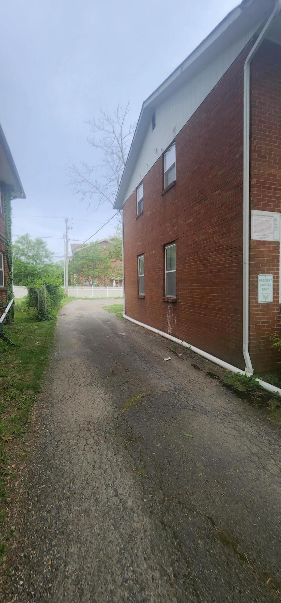 1343 Barnett Road Columbus, OH 43227 - Photo 3 of 5 20220518_082826