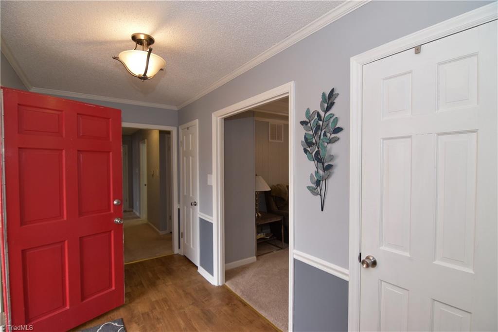 4300 Lormar Road Greensboro, NC 27406 - Photo 3 of 30 Spacious welcoming foyer!