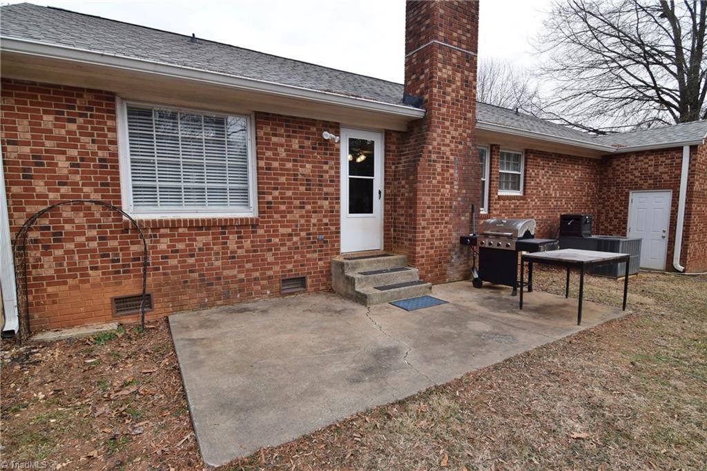 4300 Lormar Road Greensboro, NC 27406 - Photo 22 of 30 A great patio space for easy grilling.