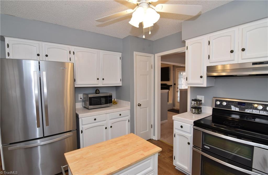 4300 Lormar Road Greensboro, NC 27406 - Photo 5 of 30 Plenty of cabinet storage.