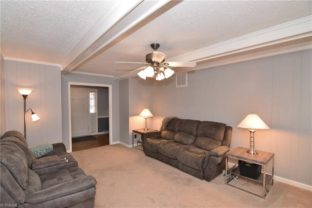 4300 Lormar Road Greensboro, NC 27406 - Photo 10 of 30 Living room