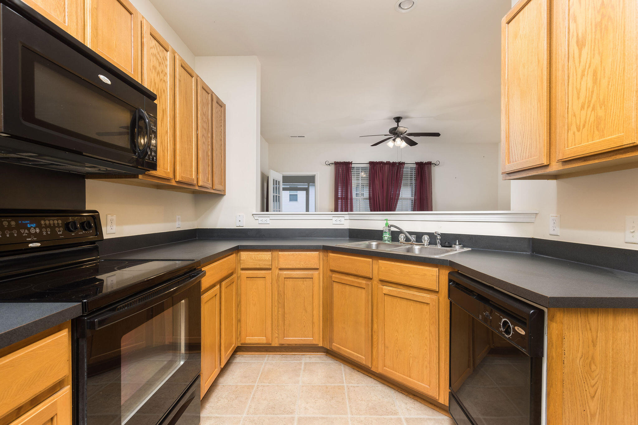 148 Woodward Road Goose Creek, SC 29445 - Photo 8 of 24 Kitchen