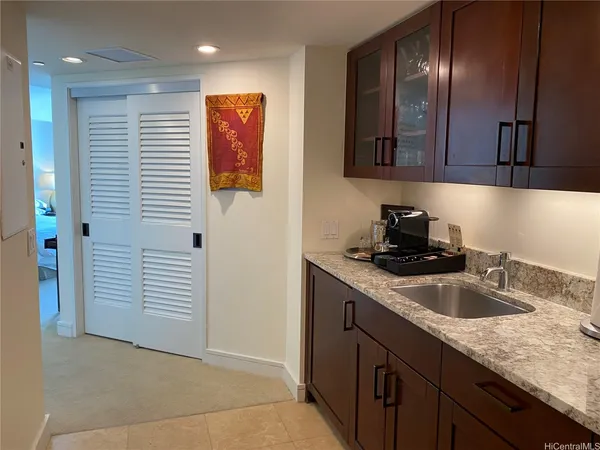 $3,000 | 223 Saratoga Road, Unit 2316, Honolulu, HI 96815