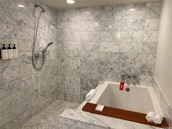 $3,000 | 223 Saratoga Road, Unit 2316, Honolulu, HI 96815