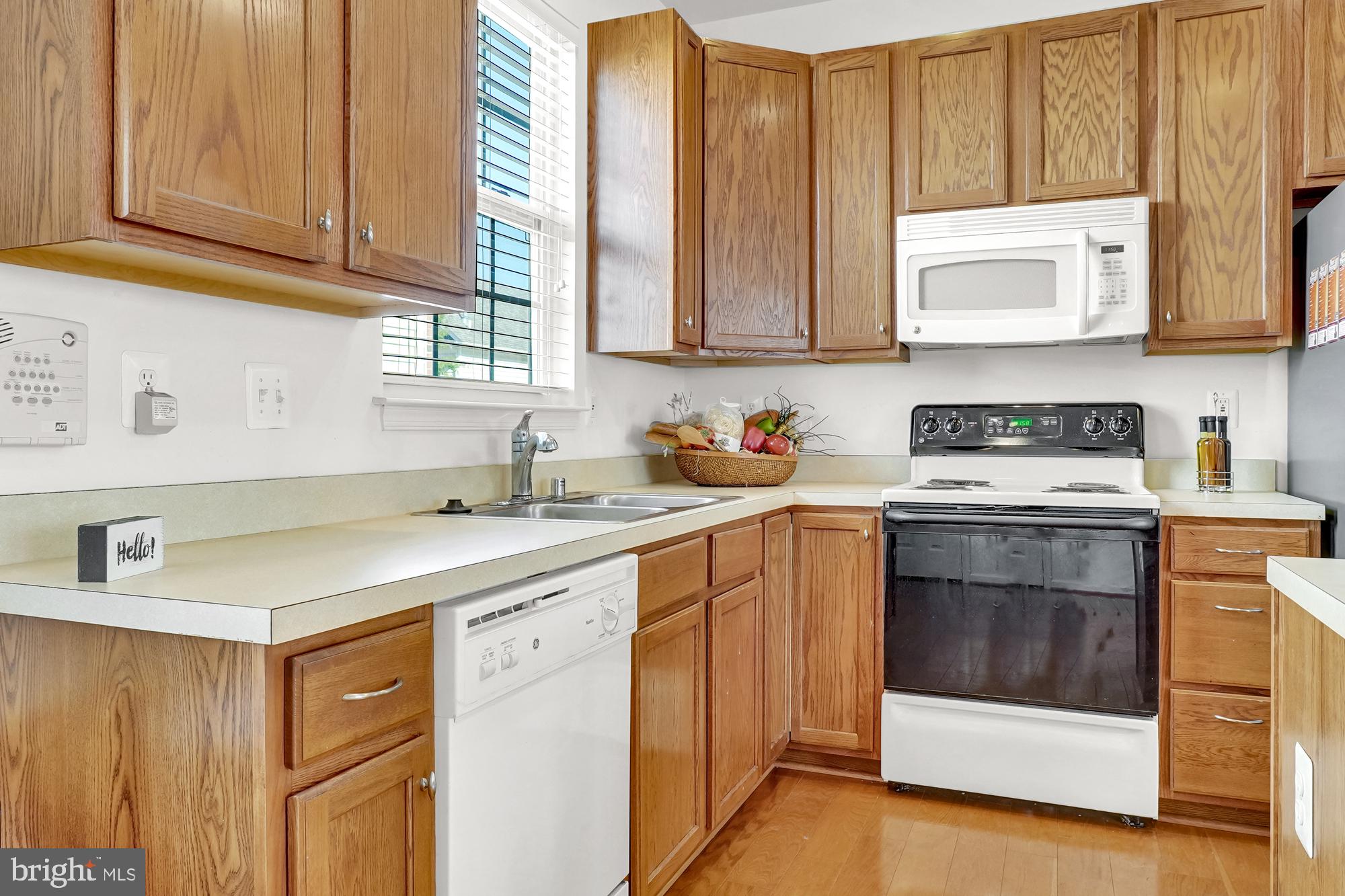 708 MacDill Road Baltimore, MD 21220 - Photo 12 of 34 Lots of counter space!