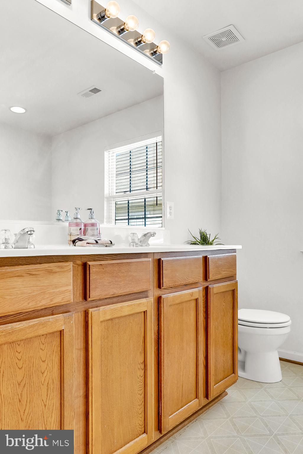 708 MacDill Road Baltimore, MD 21220 - Photo 21 of 34 Owner suite bath