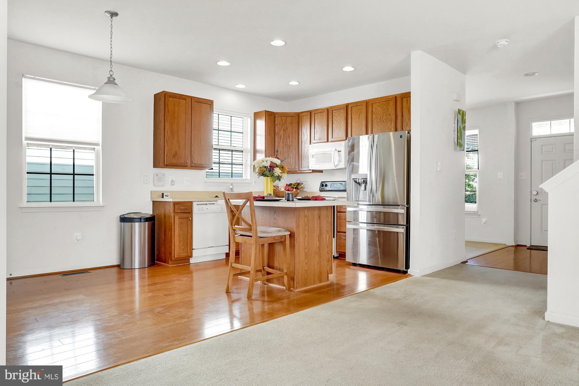 708 MacDill Road Baltimore, MD 21220 - Photo 10 of 34 Casual dining area and kitchen