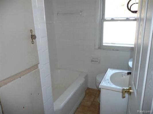 2295 Rochester Court Troy, MI 48083 - Photo 7 of 10 7.jpg
