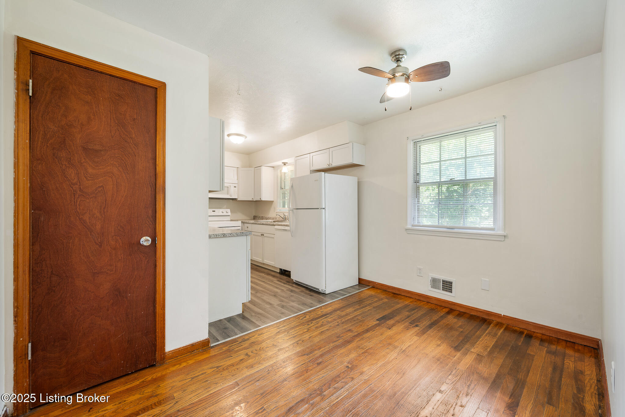 7103 Shepherdsville Road Louisville, KY 40219 - Photo 10 of 32 7103 Shepherdsville Rd-10