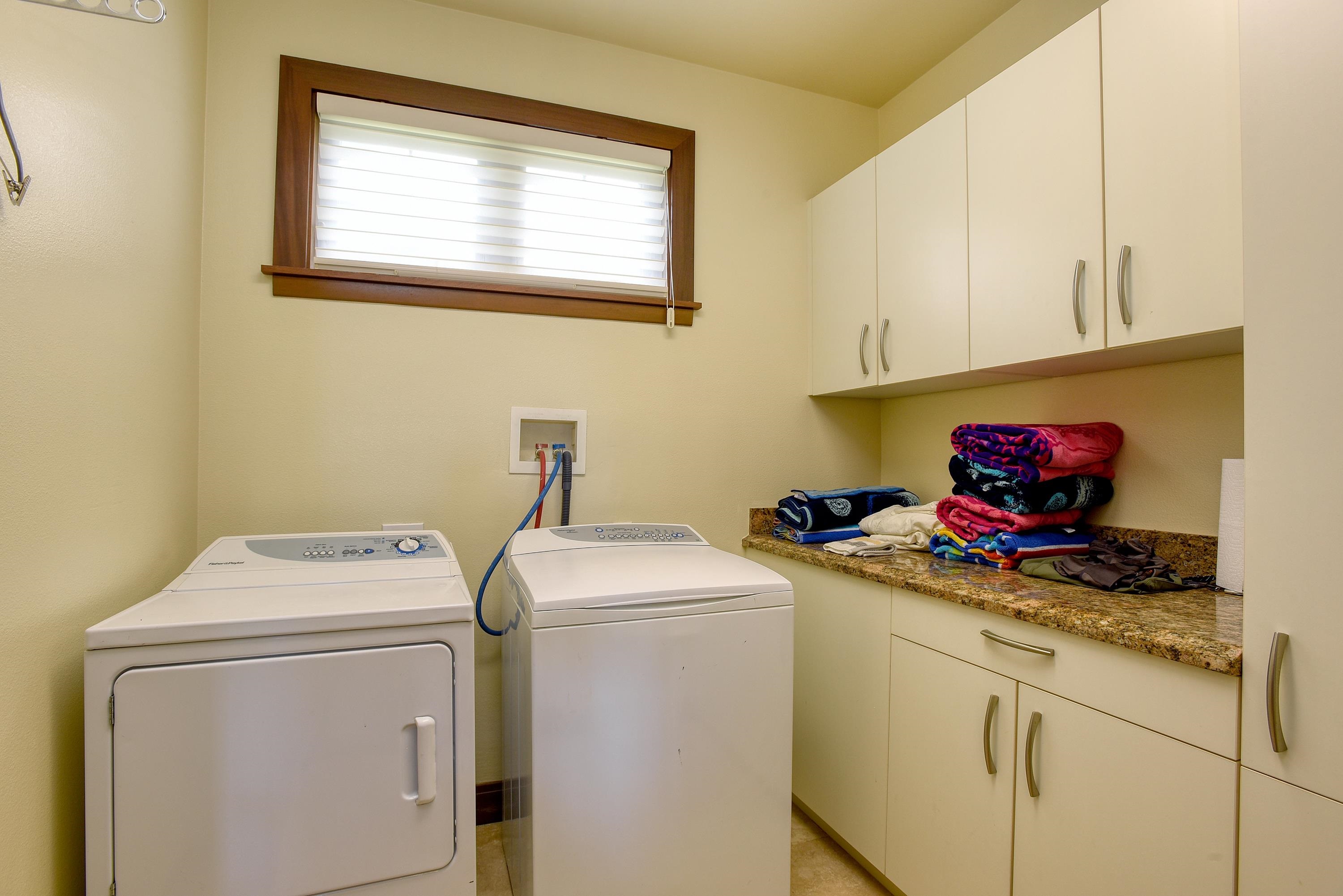 71 Poailani Place, Unit 14 Kihei, HI 96753 - Photo 20 of 23 a utility room with dryer and washer
