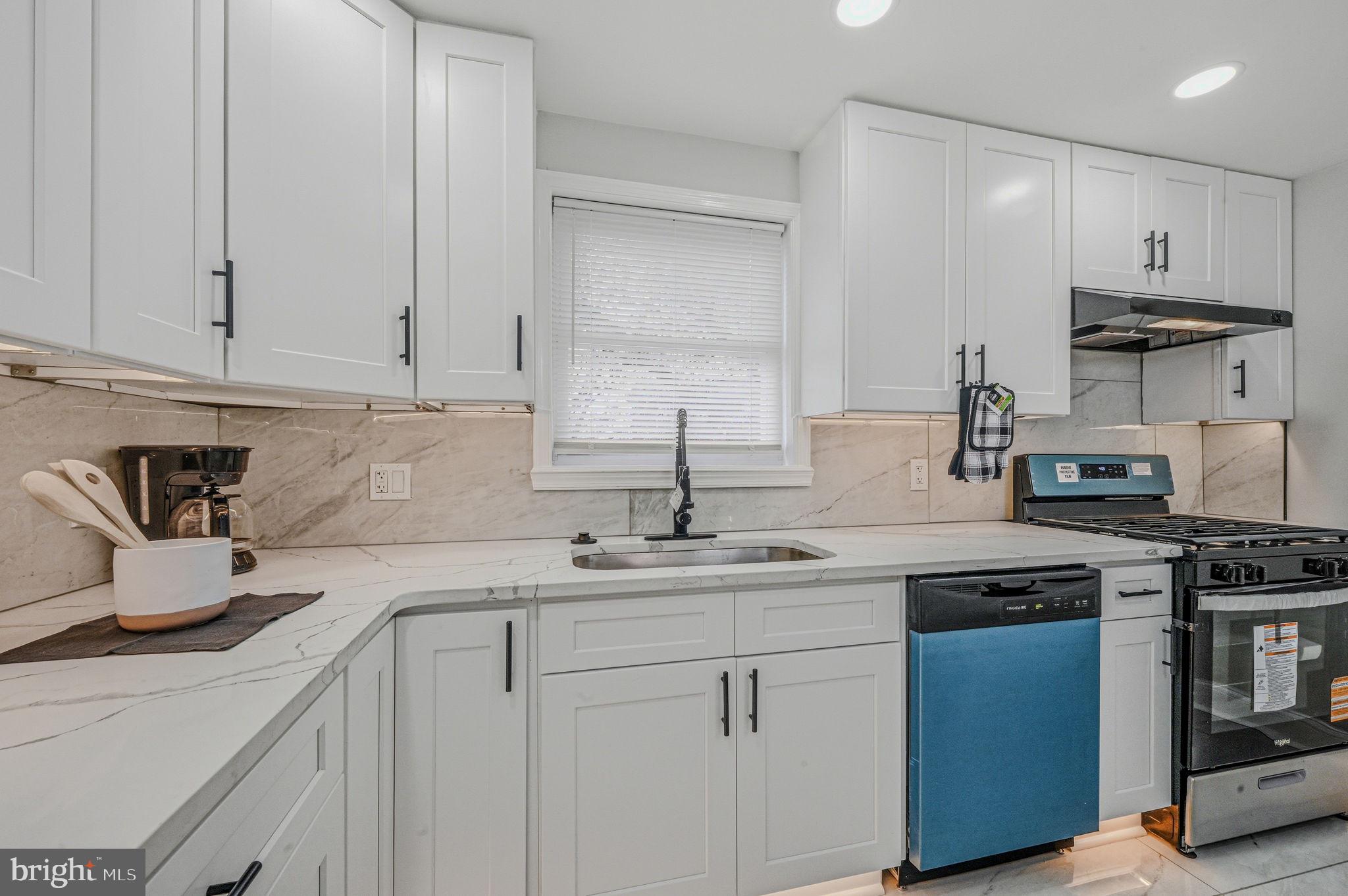 421 Poplar Street Sharon Hill, PA 19079 - Photo 11 of 35