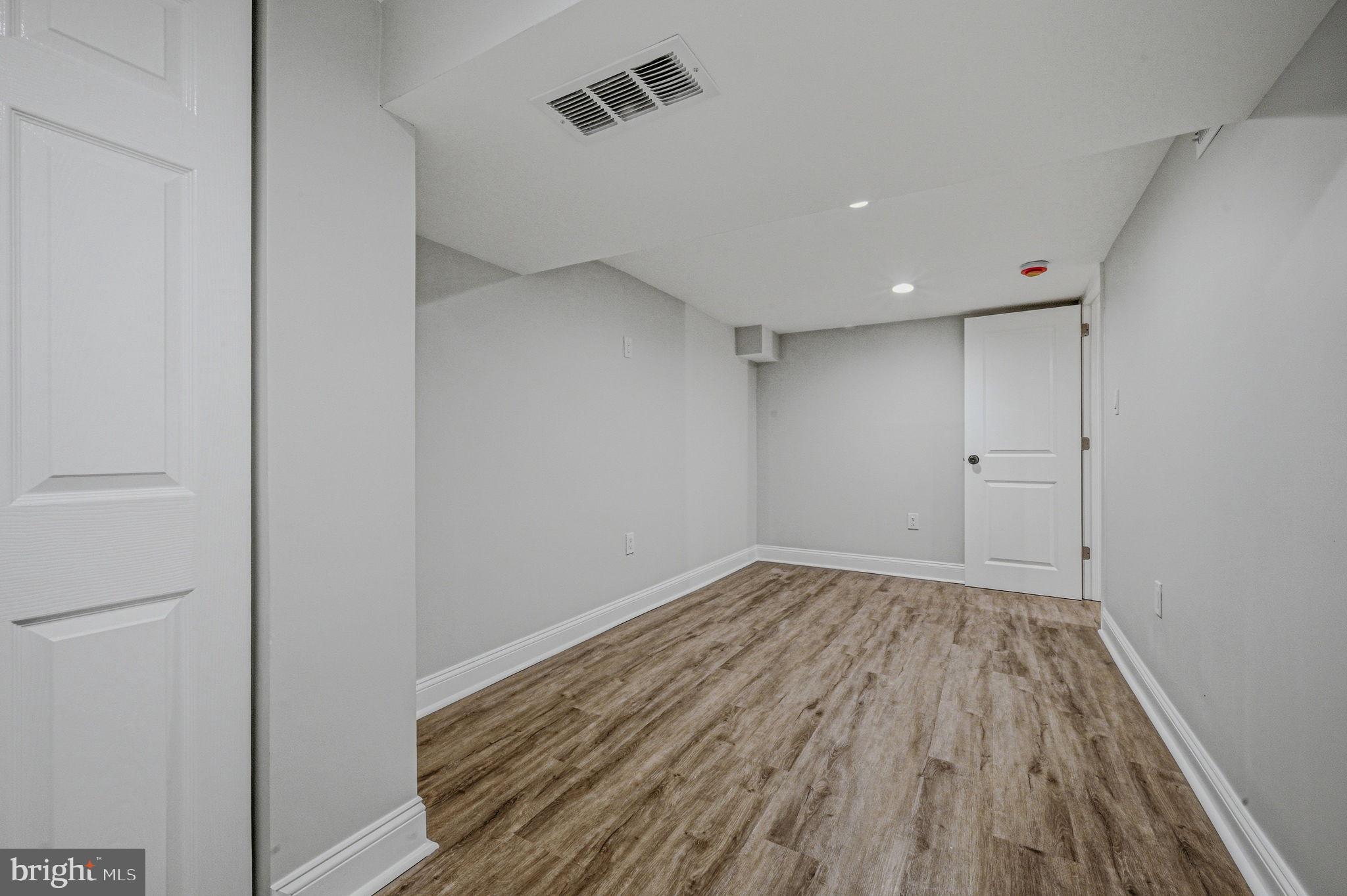 421 Poplar Street Sharon Hill, PA 19079 - Photo 21 of 35