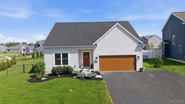 $575,000 | 5561 Cooper Ridge, Hamburg, NY 14075