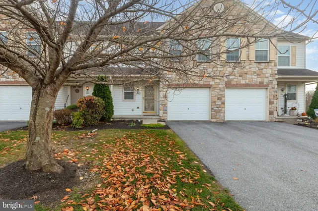 a view of a house with a yard and garage