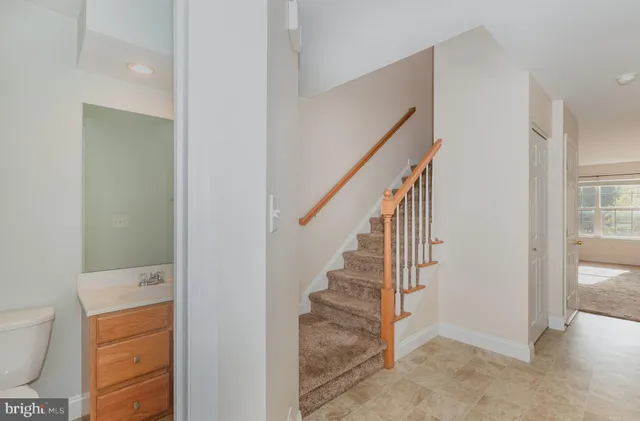 a view of entryway with bathroom and shower