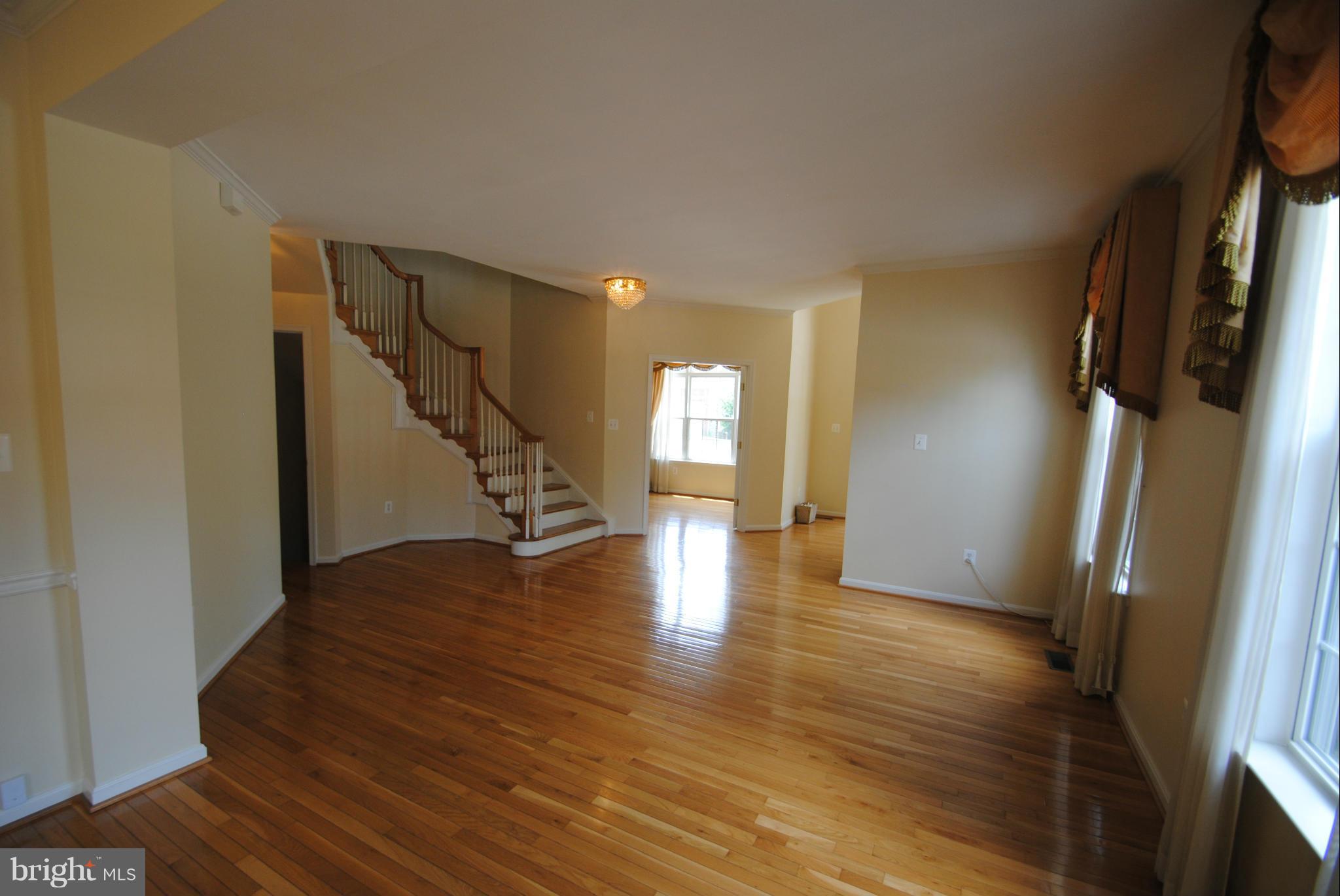 2049 Madrillon Road Vienna, VA 22182 - Photo 6 of 26 Living Room