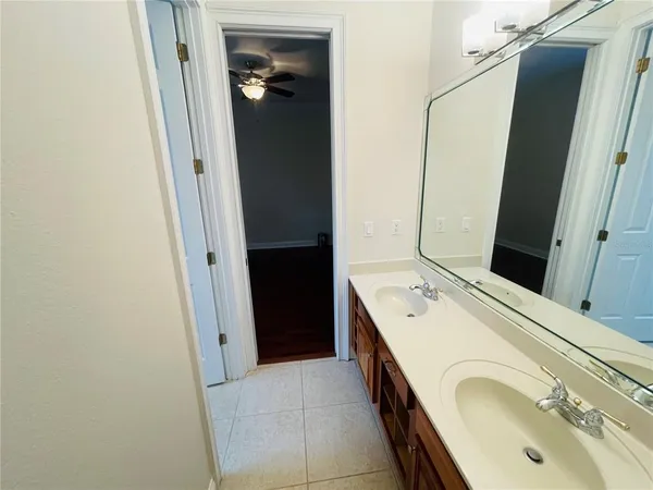 a en suite bathroom with a sink and a mirror