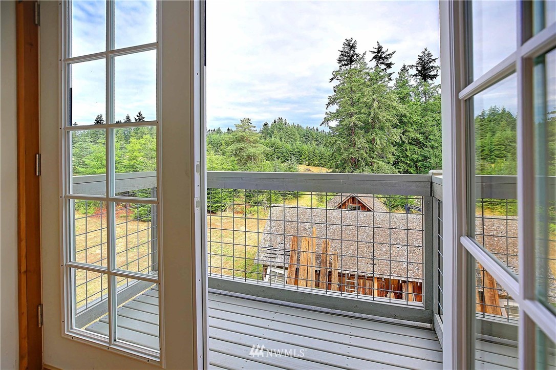 459 Russell Road Camano Island, WA 98282 - Photo 7 of 23 Gallery Image 7
