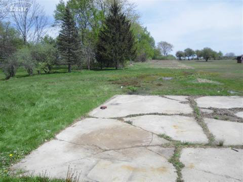 6126 North Vassar Road Flint, MI 48506 - Photo 6 of 9 20114188-5.JPG