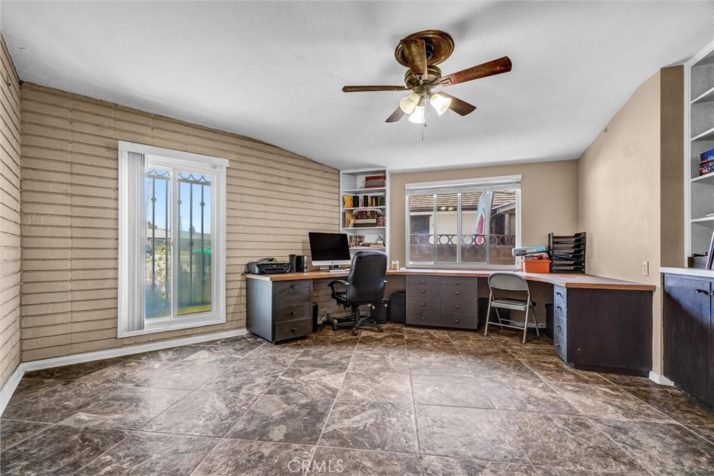994 North Cleveland Street Orange, CA 92867 - Photo 25 of 53 a workspace with furniture