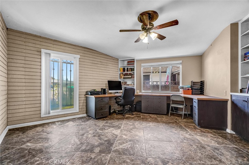 994 North Cleveland Street Orange, CA 92867 - Photo 25 of 53 a workspace with furniture