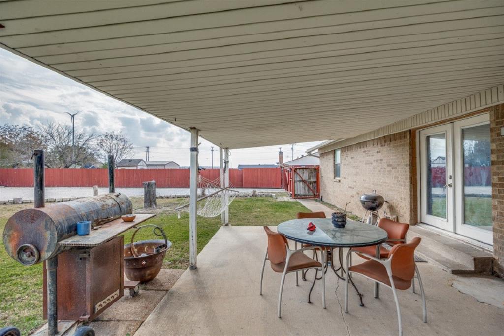 3550 Whiteley Road Wylie, TX 75098 - Photo 17 of 25 a view of a patio with table and chairs potted plants