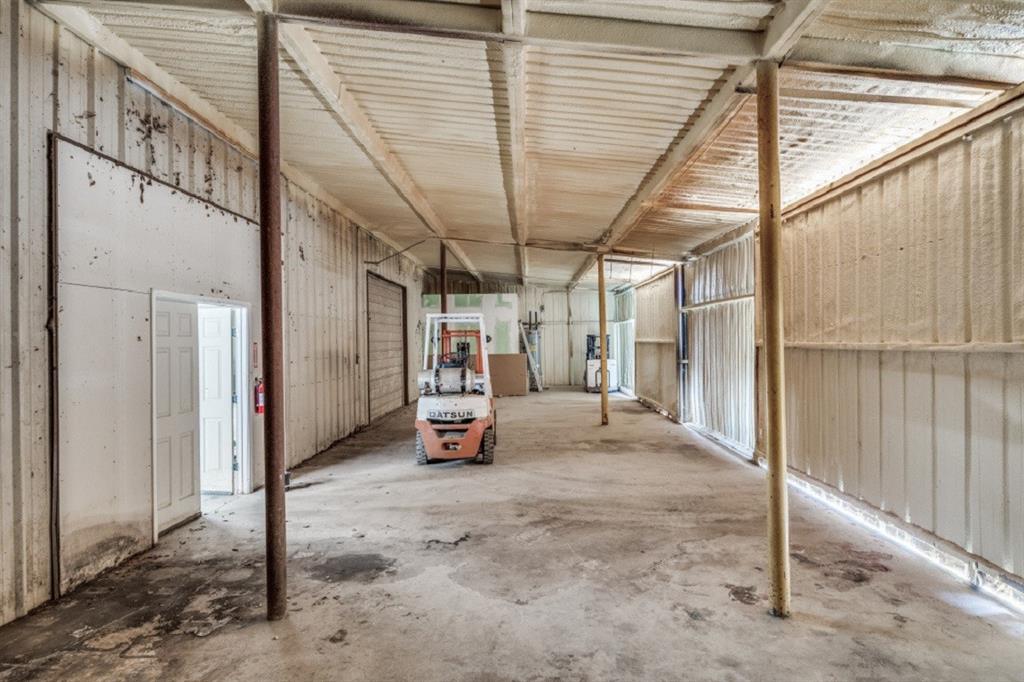 3550 Whiteley Road Wylie, TX 75098 - Photo 21 of 25 a view of a empty room with a garage