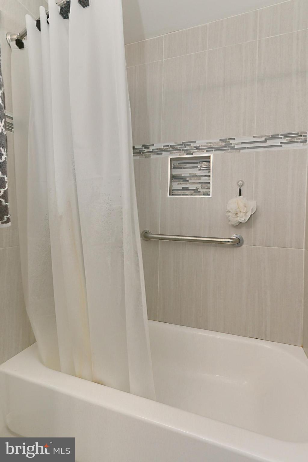 14805 Rydell Road, Unit 202 Centreville, VA 20121 - Photo 24 of 33 Gallery Image 24