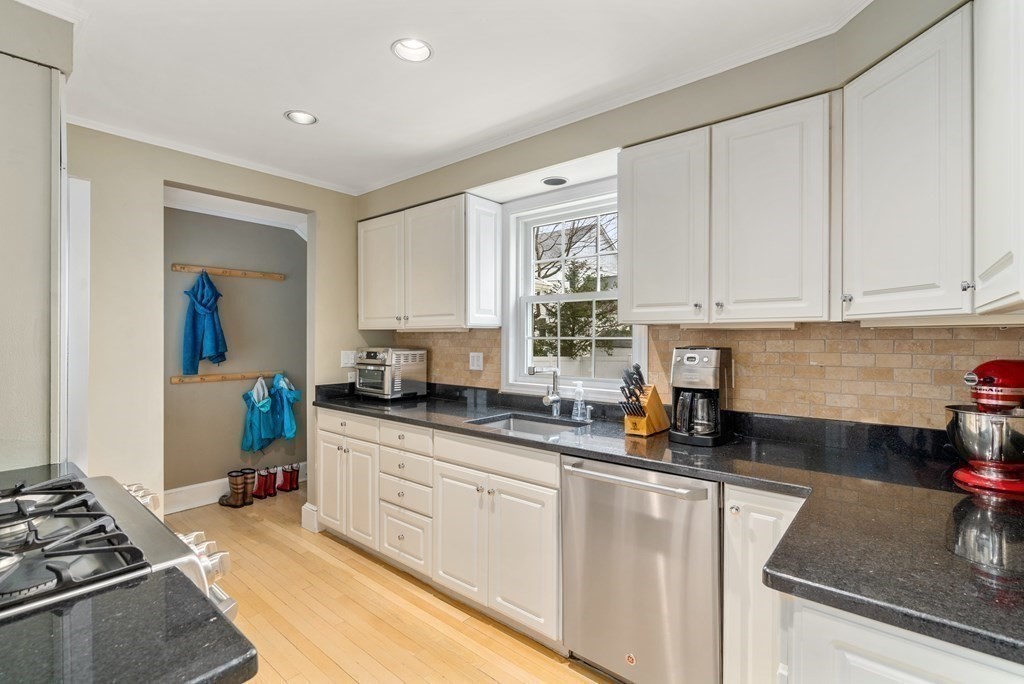 12 Cottonwood Road Wellesley, MA 02482 - Photo 5 of 34 Gallery Image 5