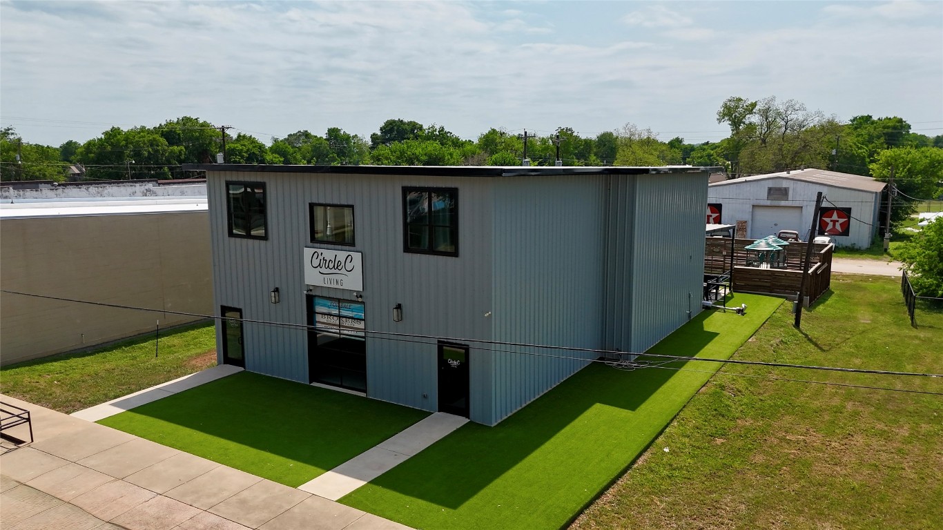 617 Main Street Lexington, TX 78947 - Photo 21 of 25 View of outbuilding featuring an outbuilding