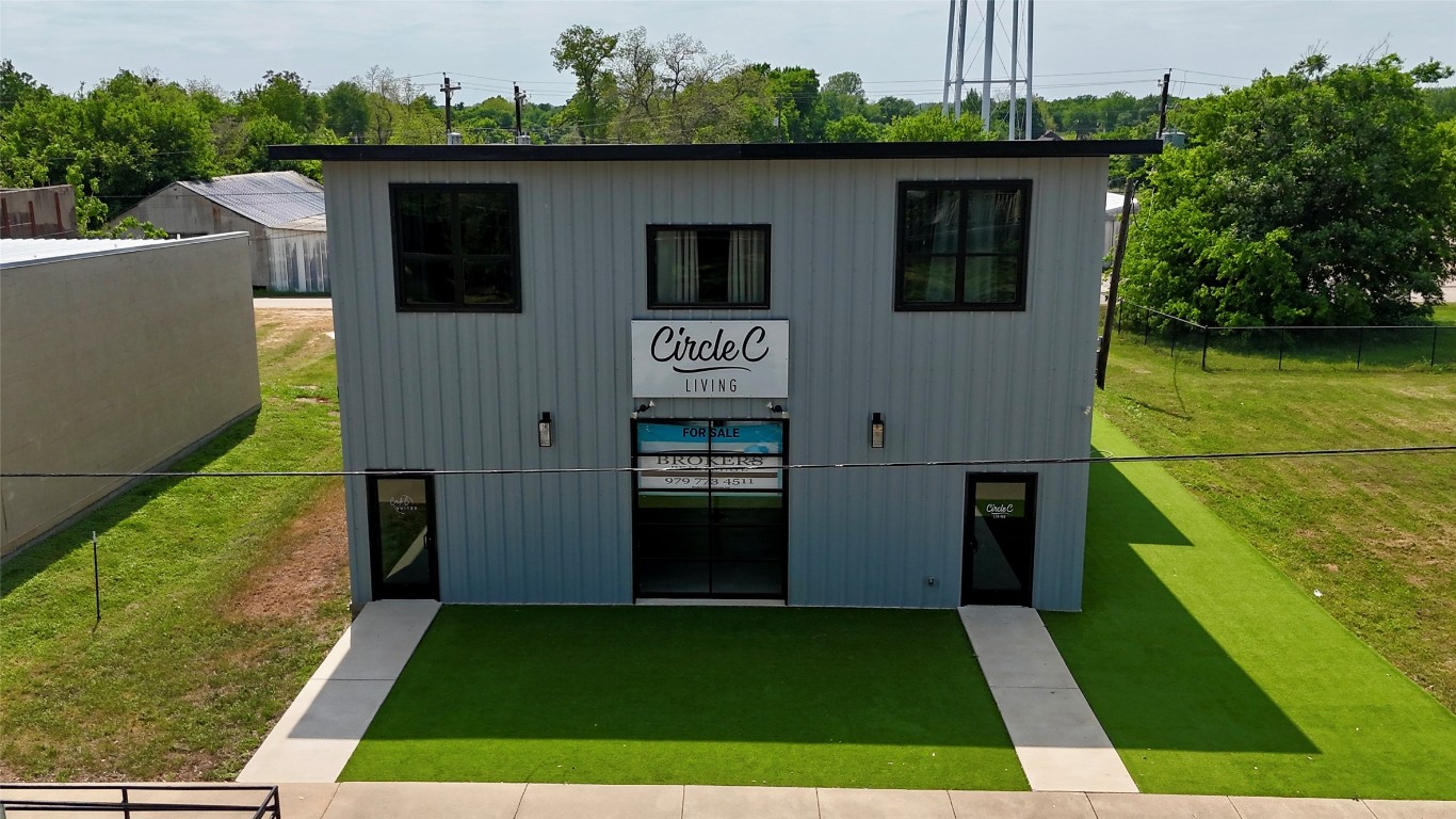 617 Main Street Lexington, TX 78947 - Photo 22 of 25 View of outbuilding with fence