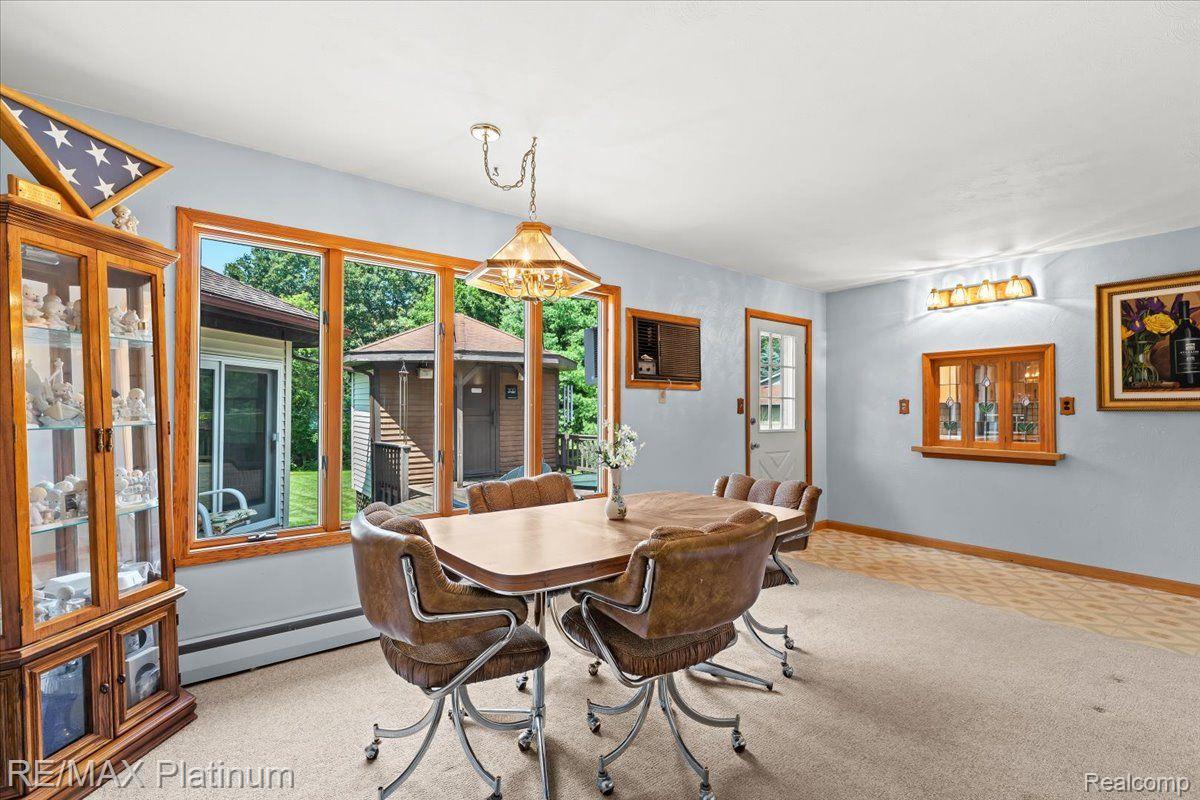 2606 Sexton Road Howell, MI 48843 - Photo 19 of 43 Picture perfect window letting the sun shine IN!