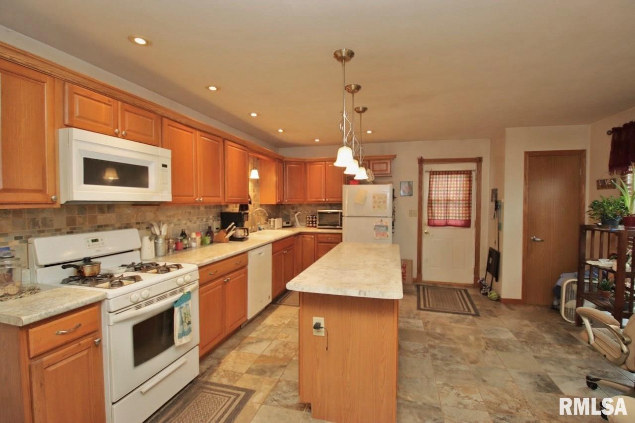 1314 Veerman Street Pekin, IL 61554 - Photo 15 of 38