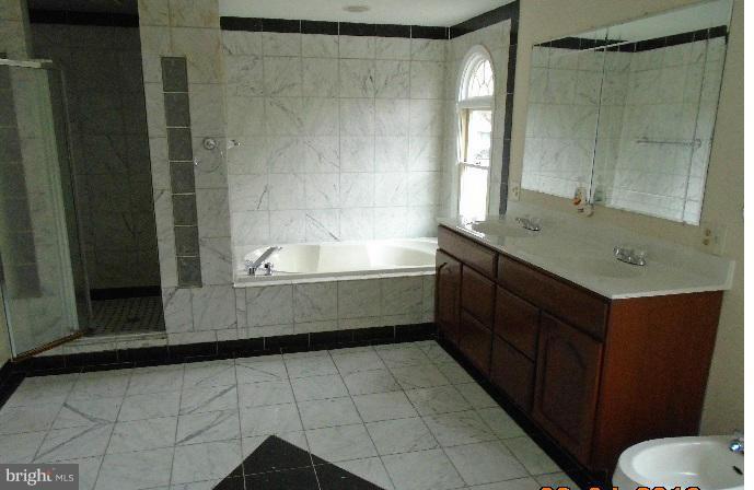 8607 Oak Road Baltimore, MD 21219 - Photo 2 of 12 Bath (Master)