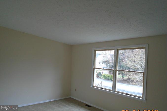 8607 Oak Road Baltimore, MD 21219 - Photo 11 of 12 Living Room
