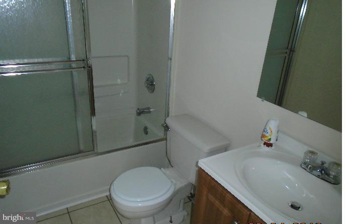 8607 Oak Road Baltimore, MD 21219 - Photo 3 of 12 Bath