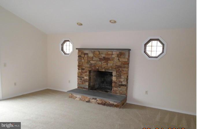 8607 Oak Road Baltimore, MD 21219 - Photo 9 of 12 Living Room