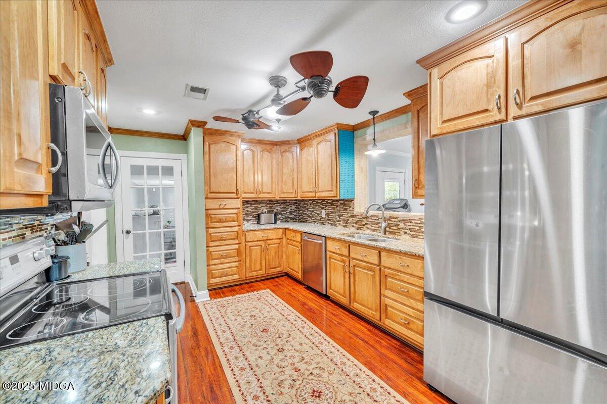 354 Pineview Road Gray, GA 31032 - Photo 10 of 44 a large kitchen with stainless steel appliances granite countertop a refrigerator and a stove top oven
