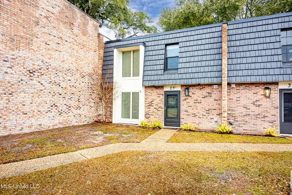 $439,000 | 527 Front Beach Drive, Unit 29, Ocean Springs, MS 39564