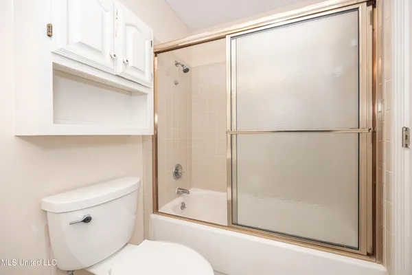 $439,000 | 527 Front Beach Drive, Unit 29, Ocean Springs, MS 39564
