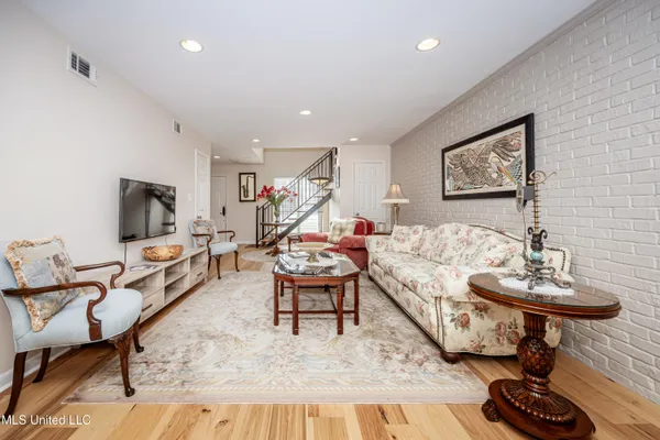 $439,000 | 527 Front Beach Drive, Unit 29, Ocean Springs, MS 39564