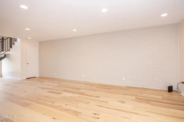 $429,000 | 527 Front Beach Drive, Unit 29, Ocean Springs, MS 39564