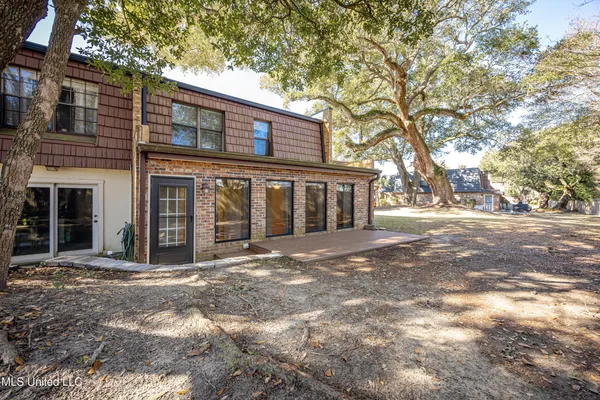 $439,000 | 527 Front Beach Drive, Unit 29, Ocean Springs, MS 39564