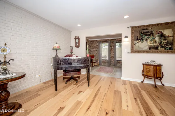 $439,000 | 527 Front Beach Drive, Unit 29, Ocean Springs, MS 39564