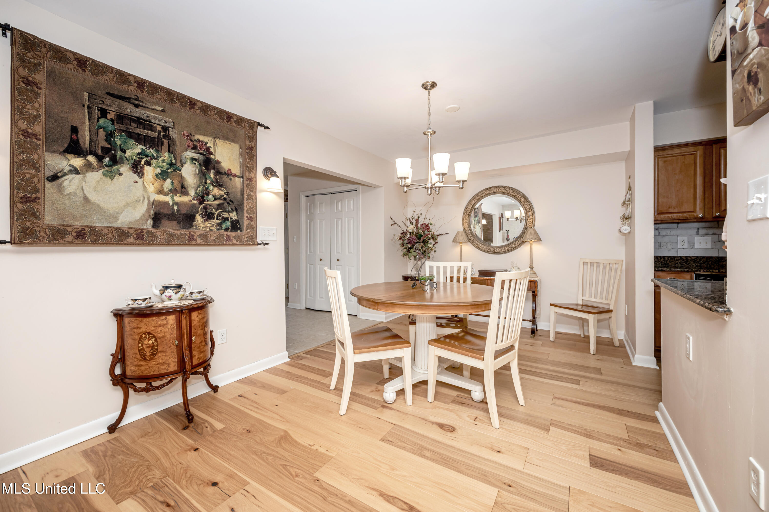 527 Front Beach Drive, Unit 29 Ocean Springs, MS 39564 - Photo 13 of 117 IMG_4311