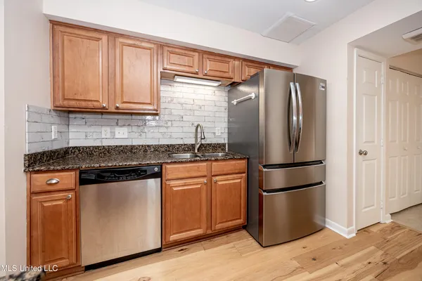 $429,000 | 527 Front Beach Drive, Unit 29, Ocean Springs, MS 39564